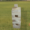 Reuze-jenga-voorkant-op-gras