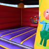 Rechtsvoor springkussen circus groot