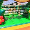 Rechtsvoor springkussen jungle middel