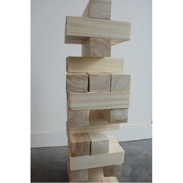 Reuze Jenga dichtbij